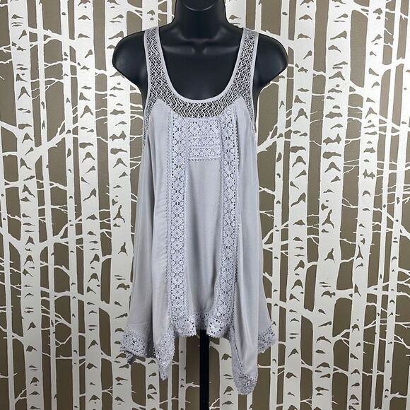 NEW $29 Boho Grey Embroidered Trim Shark Bite Long Line Tank Top sz S - Picture 2 of 10